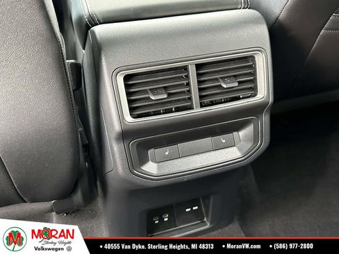 Certified 2025 Volkswagen Atlas Cross Sport SEL R-Line AWD/4WD image 15