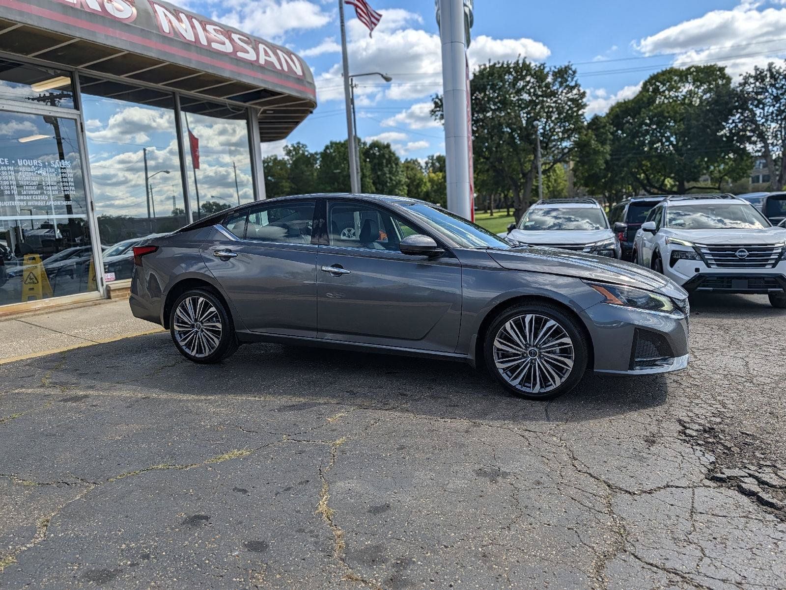 Used 2024 Nissan Altima 2.5 SL AWD/4WD image 15