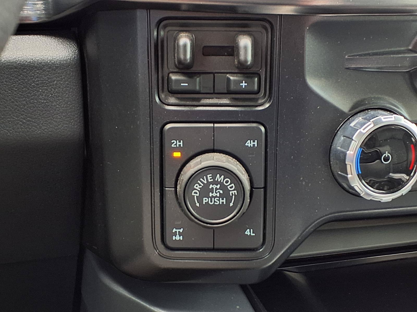 Certified 2025 Ford F250 Lariat w/ Tremor Off-Road Package AWD/4WD image 15