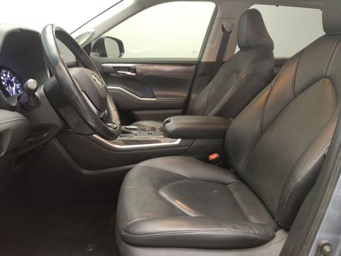 Used 2020 Toyota Highlander Limited image 17