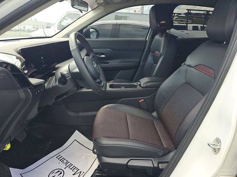 Used 2026 Nissan Kicks SR w/ SR Premium Package FWD image 10