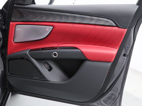 Certified 2025 Maserati Grecale Modena AWD/4WD image 9