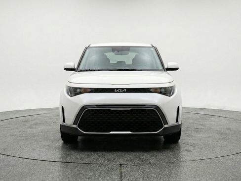 Used 2025 Kia Soul LX w/ LX Technology Package image 2