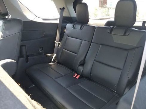 Used 2021 Ford Explorer XLT w/ Equipment Group 202A AWD/4WD image 18