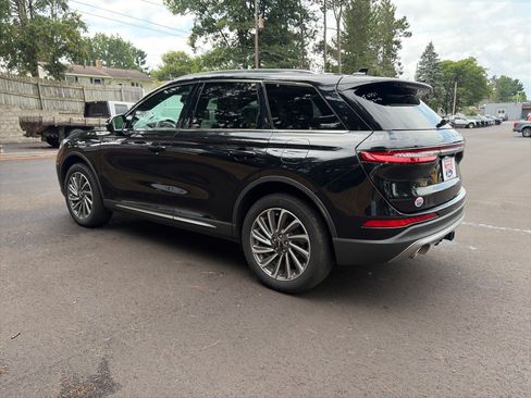 Used 2023 Lincoln Corsair Reserve w/ Equipment Group 201A AWD/4WD image 4