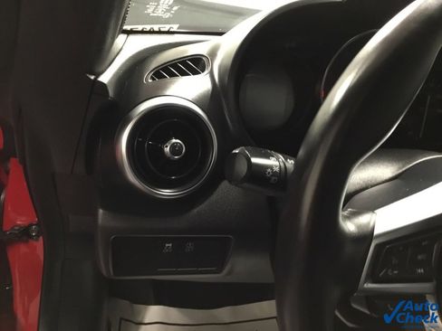 Used 2018 FIAT 124 Spider Classica w/ Technology Group image 31