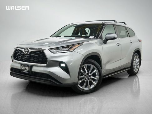 Used 2025 Toyota Highlander Limited AWD/4WD image 1