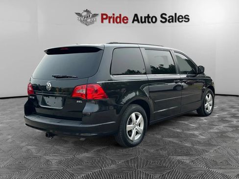 Used 2011 Volkswagen Routan SEL FWD image 7