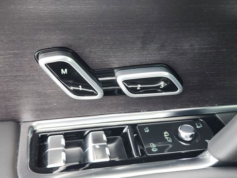 New 2025 Land Rover Range Rover SE image 22