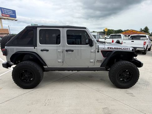 Used 2018 Jeep Wrangler Unlimited Rubicon w/ Dual Top Group AWD/4WD image 9