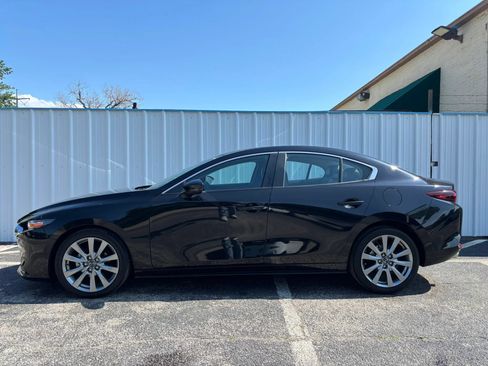 Used 2023 MAZDA MAZDA3 s FWD image 2