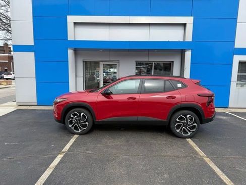 New 2026 Chevrolet Trax RS w/ Driver Confidence Package FWD image 5