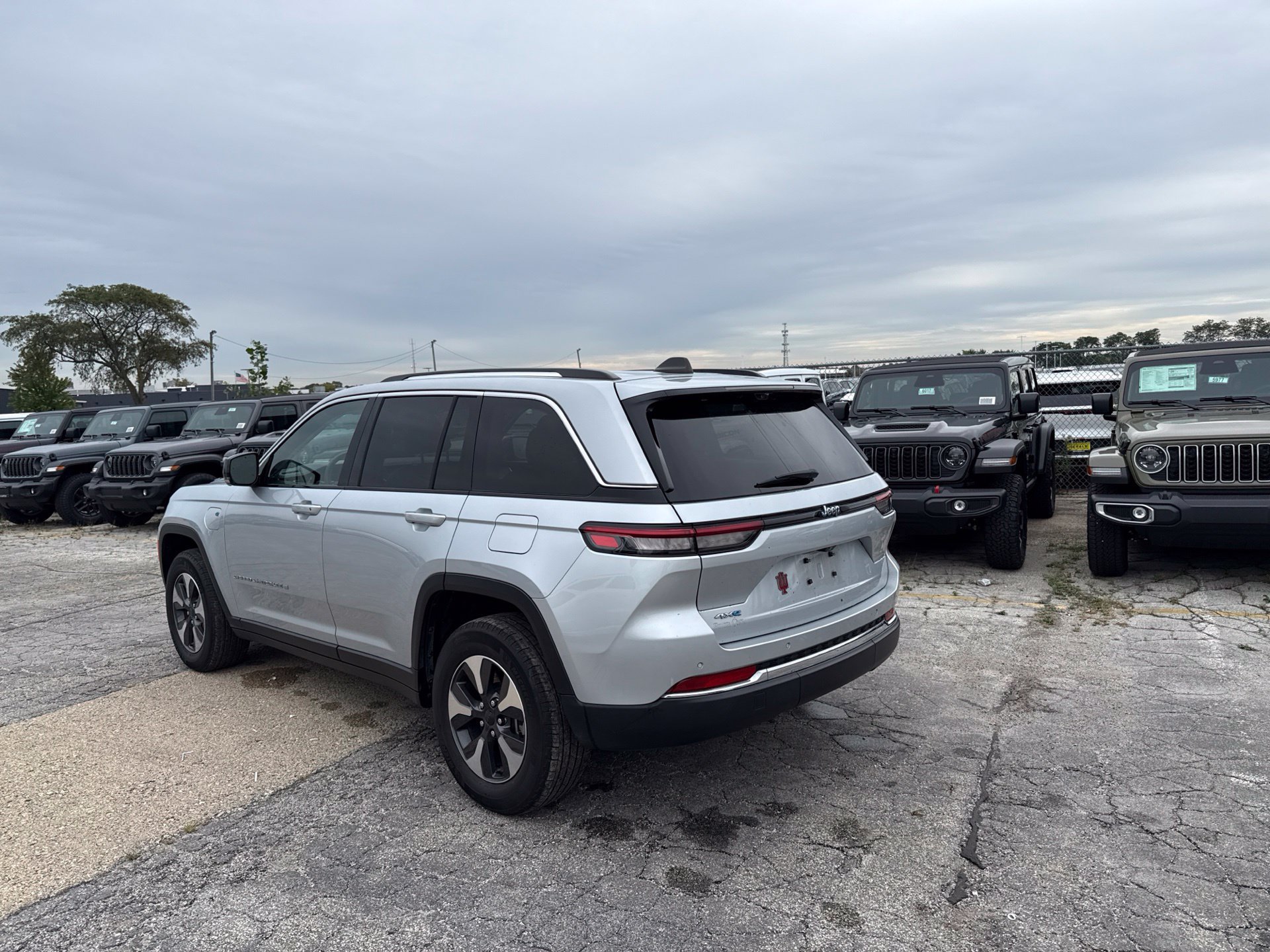 Used 2022 Jeep Grand Cherokee Limited 4xe w/ Luxury Tech Group II AWD/4WD image 7