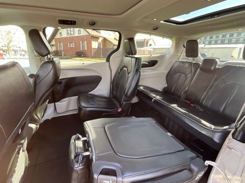 Used 2020 Chrysler Pacifica Limited FWD image 35