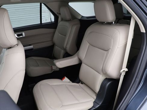 Used 2022 Ford Explorer XLT w/ Equipment Group 202A image 12