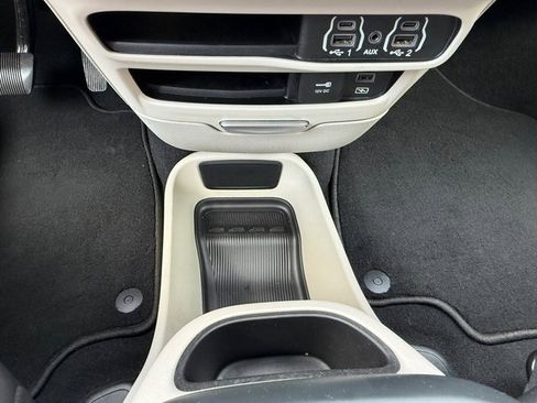 Used 2022 Chrysler Pacifica Touring-L FWD image 31