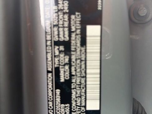 Certified 2025 Volvo XC40 B5 Plus image 27