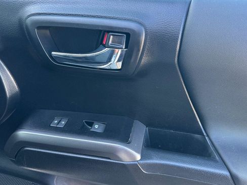 Used 2022 Toyota Tacoma TRD Off-Road image 17