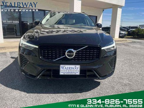 Used 2023 Volvo XC60 B5 Plus image 3