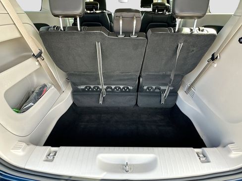 Used 2023 Chrysler Pacifica Touring-L image 25