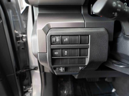 Used 2025 Toyota Tacoma SR5 AWD/4WD image 11