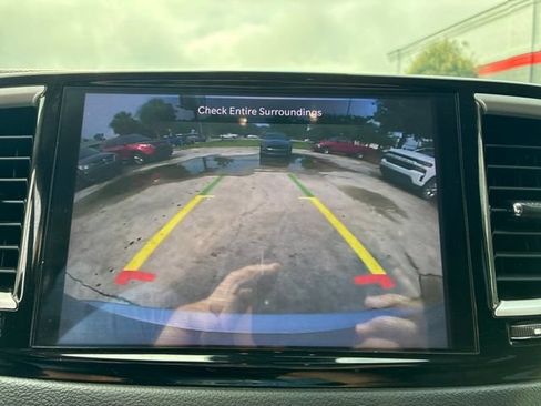 Used 2023 Chrysler Pacifica Touring-L FWD image 28