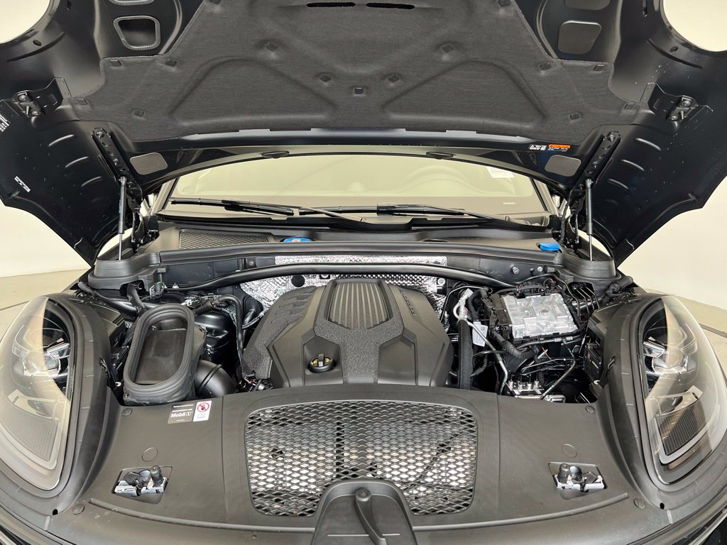 Used 2026 Porsche Macan AWD/4WD image 26