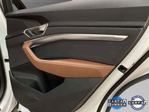 Used 2024 Audi Q8 e-tron Premium image 77