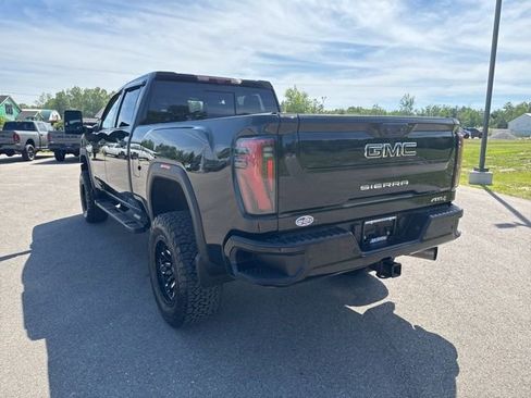 Used 2024 GMC Sierra 2500 AT4 w/ Technology Package AWD/4WD image 3