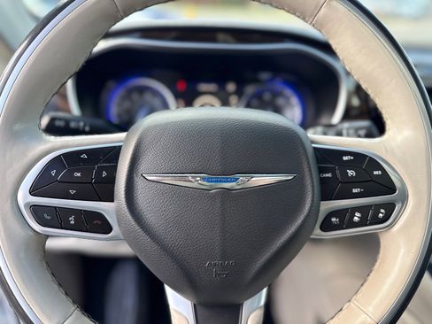 Used 2021 Chrysler Pacifica Limited image 35