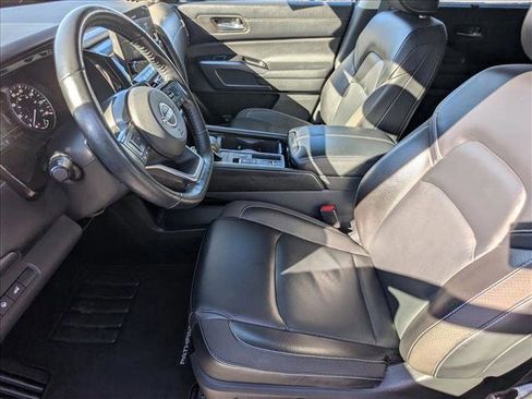 Used 2022 Nissan Pathfinder SL image 16