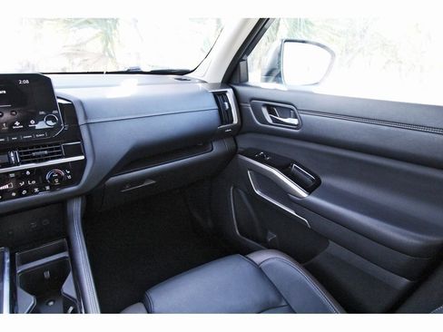 Certified 2023 Nissan Pathfinder Platinum image 10