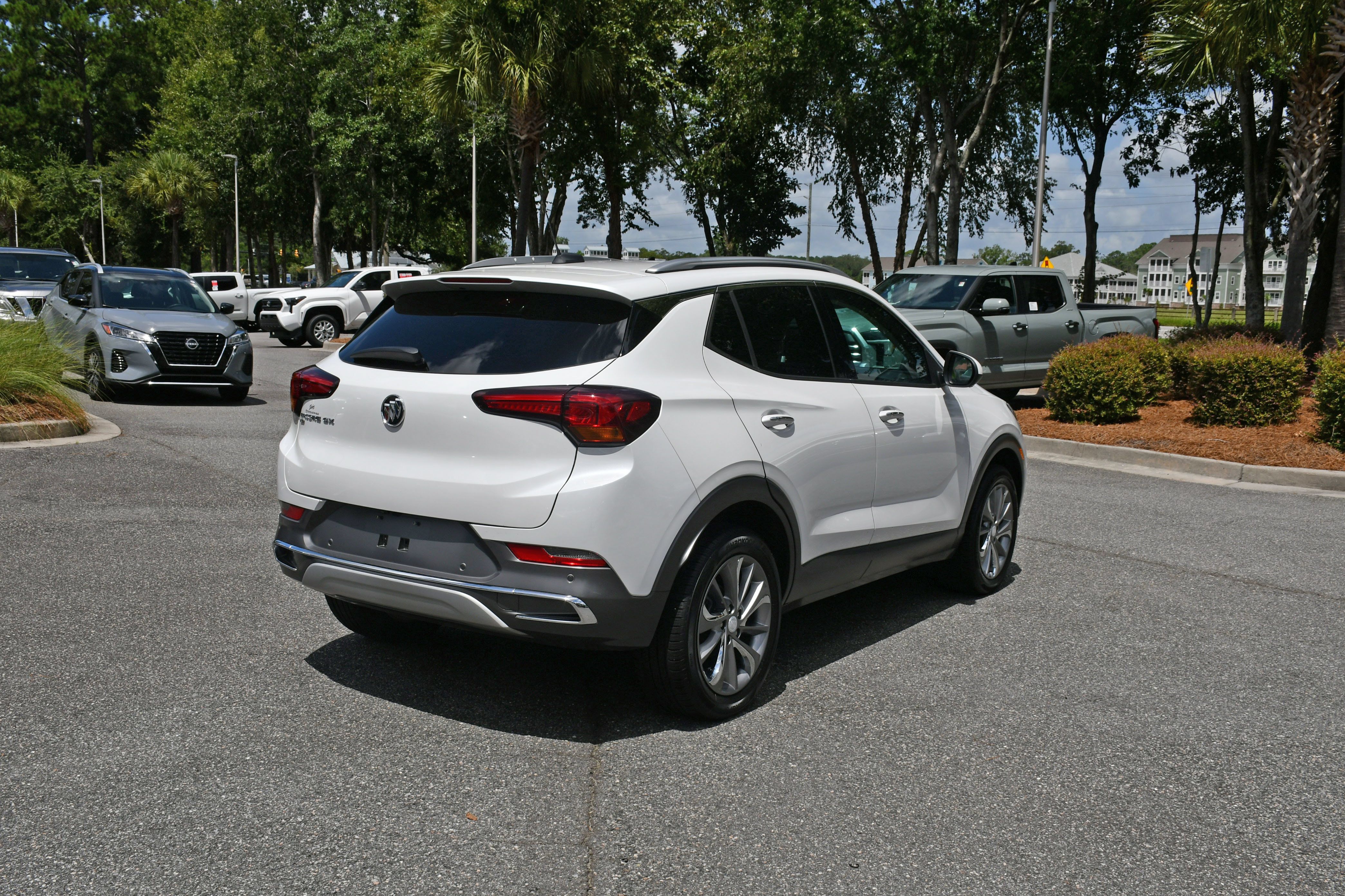 Used 2021 Buick Encore GX Essence w/ Advanced Technology Package AWD/4WD image 4