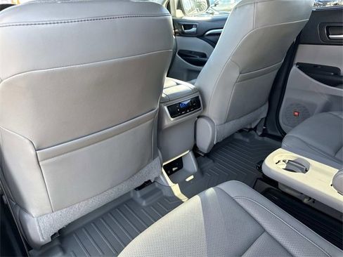 Used 2015 Toyota Highlander Limited image 14