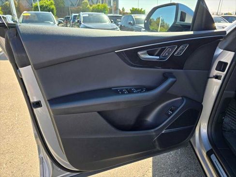 Used 2019 Audi Q8 Premium Plus w/ Premium Plus AWD/4WD image 20