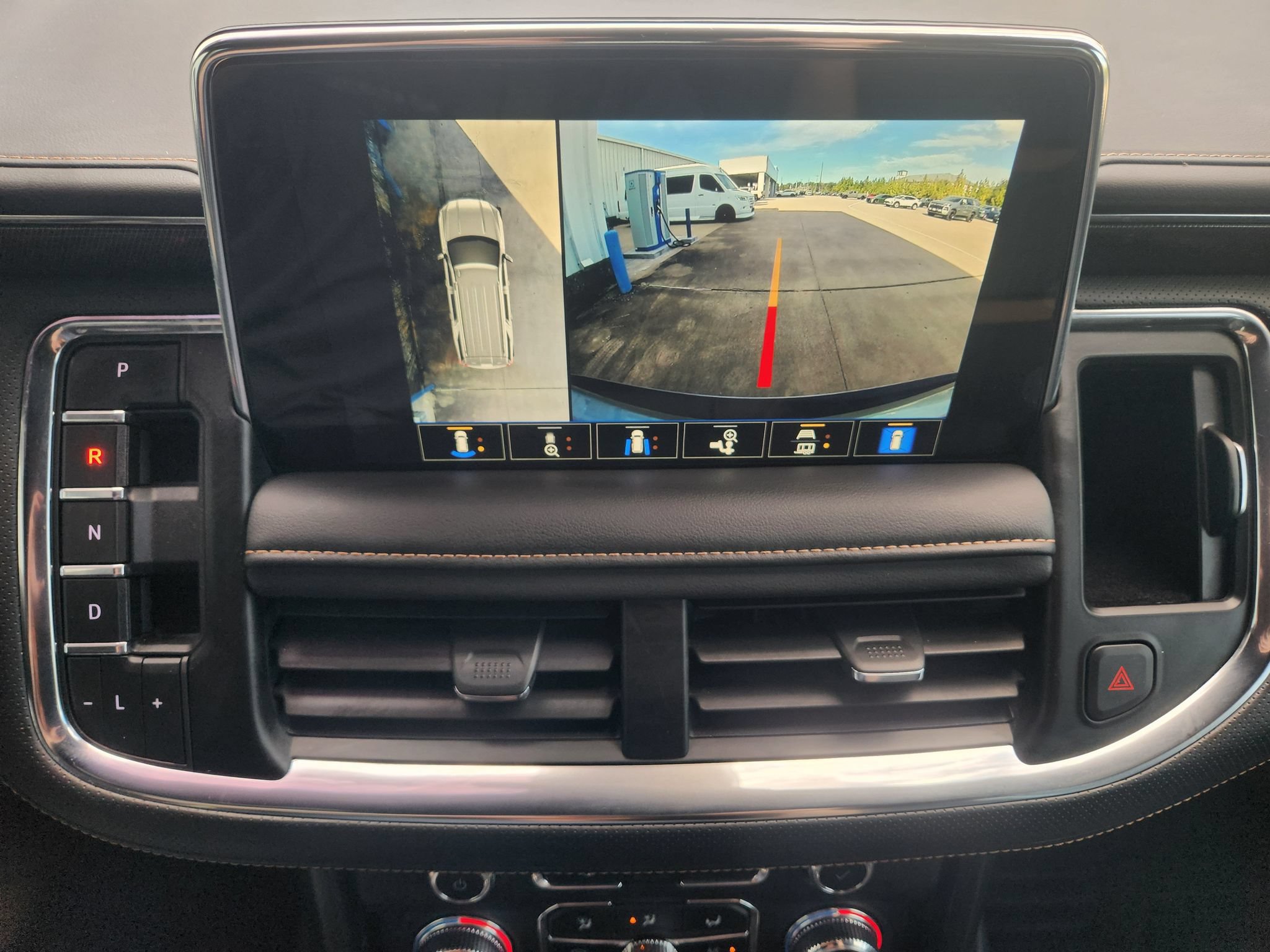 Used 2024 GMC Yukon AT4 w/ Technology Package AWD/4WD image 16