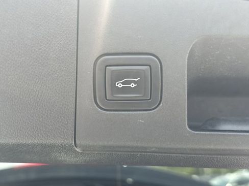 Used 2020 Cadillac XT4 Premium Luxury w/ Cold Weather Package FWD image 12
