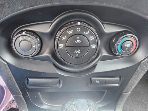 Used 2013 Ford Fiesta SE FWD image 43