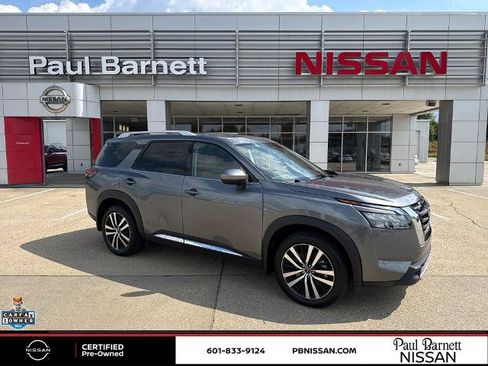 Certified 2025 Nissan Pathfinder Platinum w/ Cargo Package FWD image 4