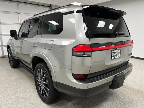 Used 2025 Lexus GX 550 w/ Accessory Package (2T) AWD/4WD image 8