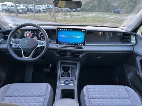 Used 2025 Volkswagen Tiguan S image 10