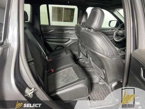 Used 2024 Jeep Grand Cherokee Altitude AWD/4WD image 14