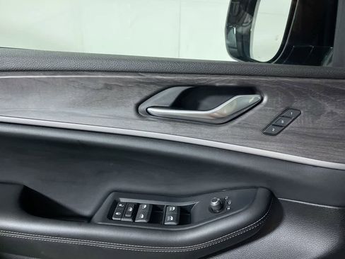 Used 2024 Jeep Grand Cherokee Limited image 19