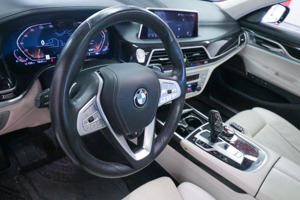 Used 2020 BMW 750i xDrive w/ Executive Package AWD/4WD image 13