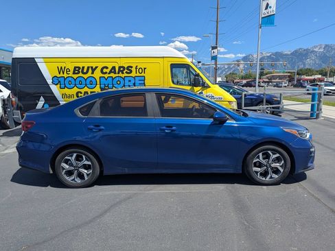Used 2020 Kia Forte LXS FWD image 2