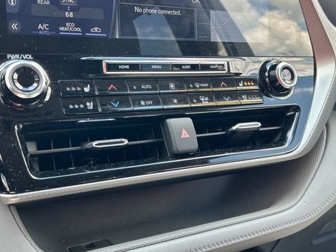 Used 2022 Toyota Highlander Platinum AWD/4WD image 49