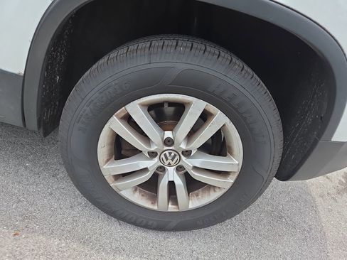 Used 2017 Volkswagen Tiguan S AWD/4WD image 8