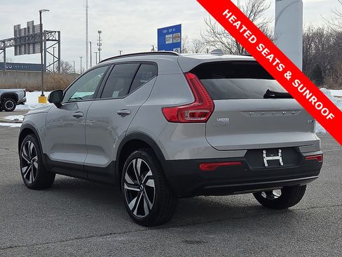 Used 2025 Volvo XC40 B5 Plus image 4