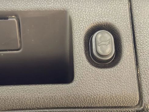Used 2017 Cadillac Escalade Platinum AWD/4WD image 9