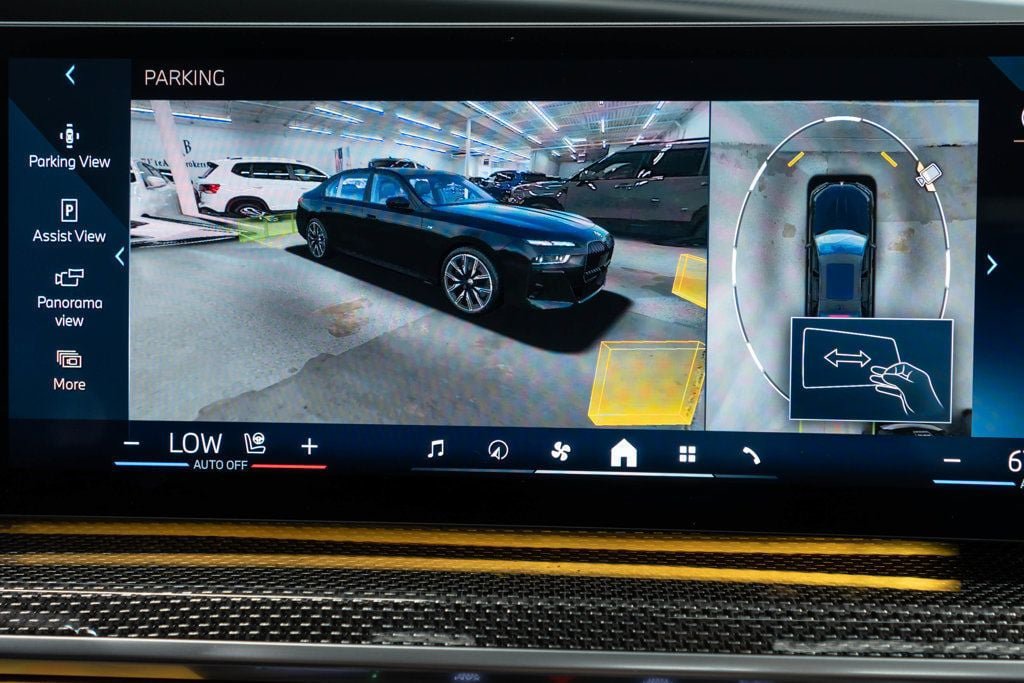 Used 2023 BMW 760i xDrive AWD/4WD image 27